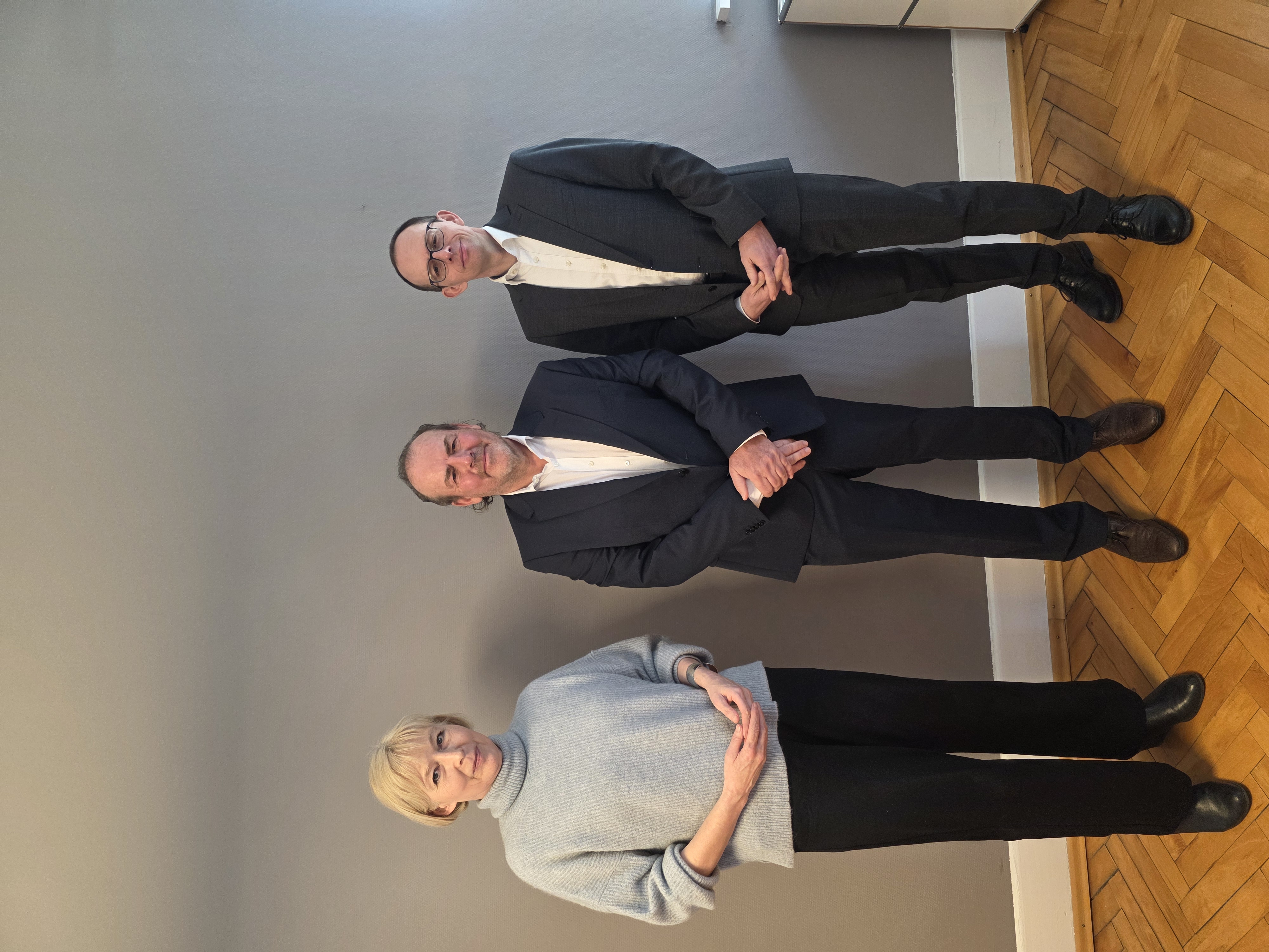 Präsidentin des Landgerichts Mechthild Weinland (links), Jürgen Schäfer (Mitte), Vorsitzender Richter am Landgericht Stefan Skell (rechts), Foto: LG Hechingen Präsidentin des Landgerichts Mechthild Weinland (links), Jürgen Schäfer (Mitte), Vorsitzender Richter am Landgericht Stefan Skell (rechts), Foto: LG Hechingen